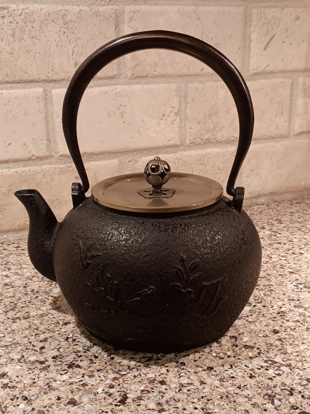 Authentic Japanese Nanbu-style Cast Iron Teapot/Kettle (南部鉄瓶)